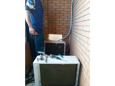 Перенос двух внешних блоков с удлинением трасс, у постоянного клиента