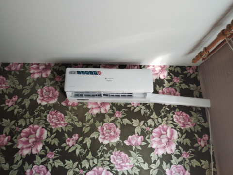 Установка Кондиционера Loriot LAC-IN-09TA NEON: Идеальное Решение для Семьи Евгении