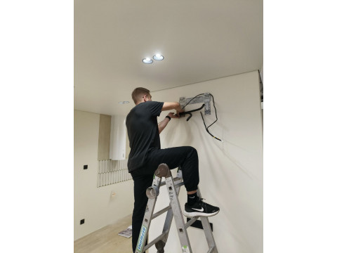 Монтажная бригада компании «Буран»: Успешное завершение довески блоков кондиционера на объекте ЖК «Волна» в Новосибирске