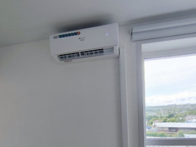 Установка кондиционера Loriot в квартиру студентки: забота мамы, решение «Бурана» и дренаж без фасада