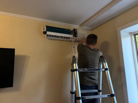 Как пенсионерка Лариса Павловна установила кондиционер Breeon 07TPI Prisma Inverter с помощью монтажников «Бурана» в Барнауле