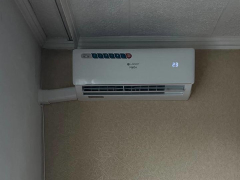 Алексей Васильевич выбрал сплит-систему Loriot LAC-09TA Neon с установкой — теперь ему не страшна жара!