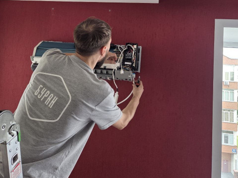 Установка сплит-системы Loriot Premiere DC Inverter на проспекте Дзержинского, 14/2 — кейс компании «Буран Климат»