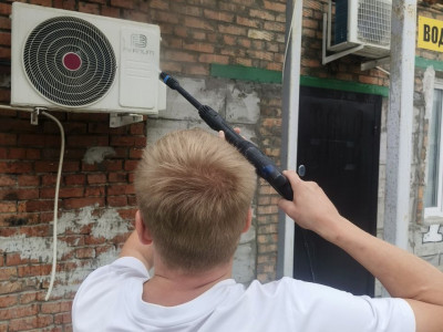 Наши опытные монтажники Александр и Артём выполнили сервисное обслуживание 5 кондиционеров для ООО "Евробетон"