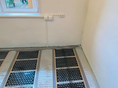 Решение проблемы с холодным полом в даче Екатерины Ивановны в Барнауле: монтаж термопленки EASTEC и терморегулятора RTC 70.26