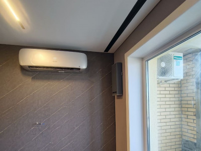 Монтаж сплит-системы Hisense SILVER CRYSTAL DC Inverter и вентиляции Vakio Base Smart в Новосибирске — проект компании «Буран Климат»