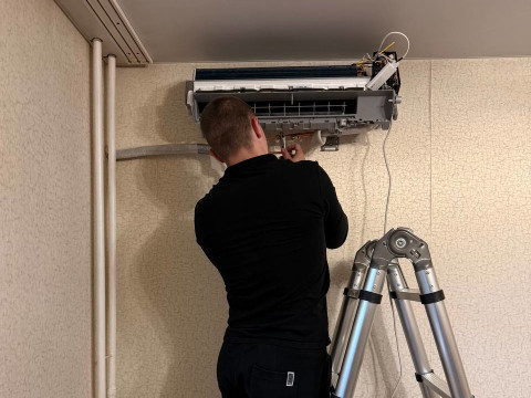 Установка кондиционера Coolberg серии City в Барнауле — идеальный комфорт от «Буран Климат»