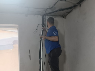 Монтаж трасс под кондиционеры в офисе БЦ «Гавань» в Кемерово — подготовка системы кондиционирования компанией «Буран»