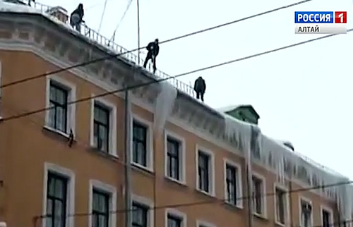 Барнаул. Система антилед на крыше пятиэтажки.