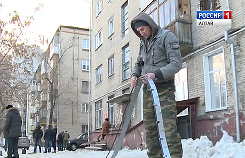 Барнаул. Система антилед на крыше пятиэтажки.